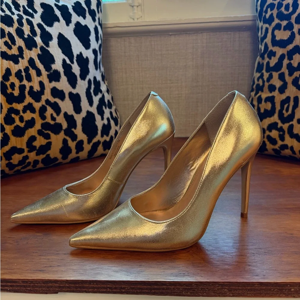 Steve Madden Gold Pointed-Toe Stiletto Pumps  (never worn!)